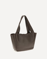 Le 5 À 7 Bea Shoulder Bag - BROWN | Base Blu