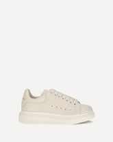 Oversized pebbled leather Sneakers - WHITE | Base Blu