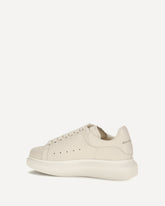 Oversized pebbled leather Sneakers - WHITE | Base Blu
