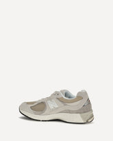 2002R Sneakers - BEIGE | Base Blu