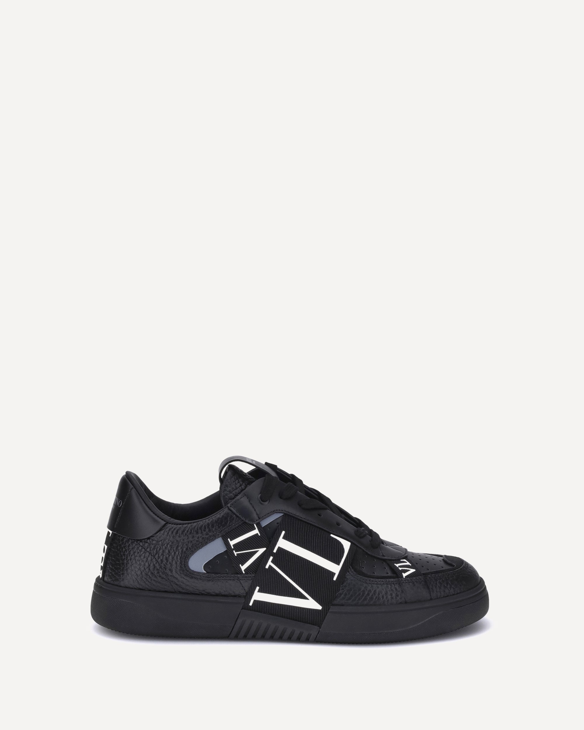 VALENTINO GARAVANI Low-Top Sneakers BLACK | Base Blu VALENTINO GARAVANI Low-Top Sneakers BLACK | Base Blu