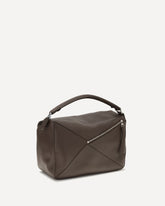Borsa a Mano Puzzle grande in pelle di vitello granata - MARRONE | Base Blu