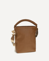 B Clip Bucket Bag - BROWN | Base Blu