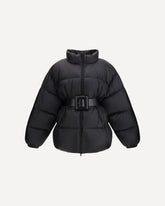 Piumino corto con cintura dalla linea a clessidra - NERO | Base Blu