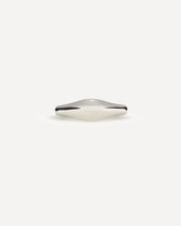 Orecchino cuff Lotus di Khaite - ARGENTO | Base Blu