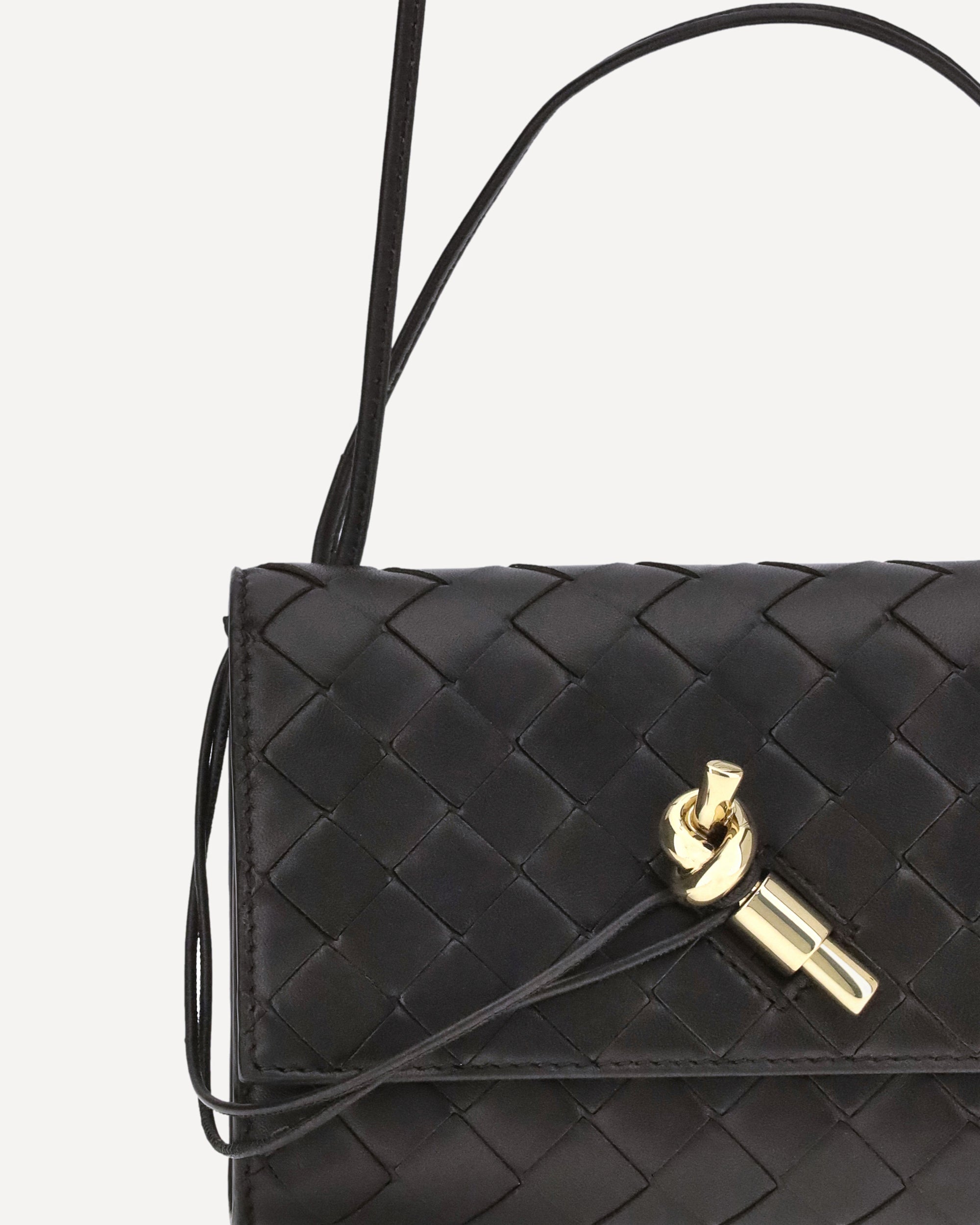 BOTTEGA VENETA Andiamo Clutch Bag BLACK | Base Blu