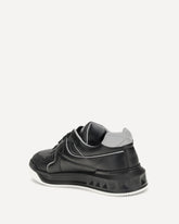 One Stud Low-Top Sneakers - BLACK | Base Blu