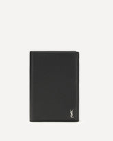 Tiny Cassandre Passport Holder in hammered leather - BLACK | Base Blu