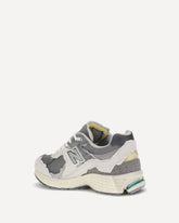 2002R Sneakers - GREY | Base Blu